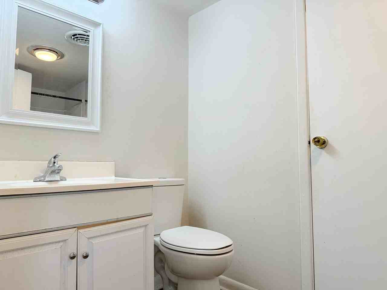 745 Clarence St - Photo 7 of 12