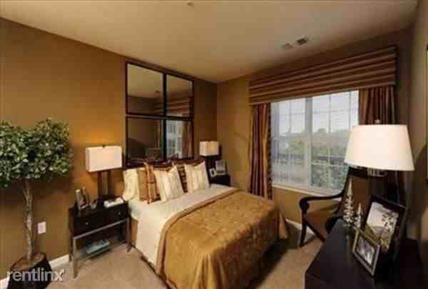 Westpark Dr & Park Run Dr Apartments Westpark Dr, Tysons Corner, VA