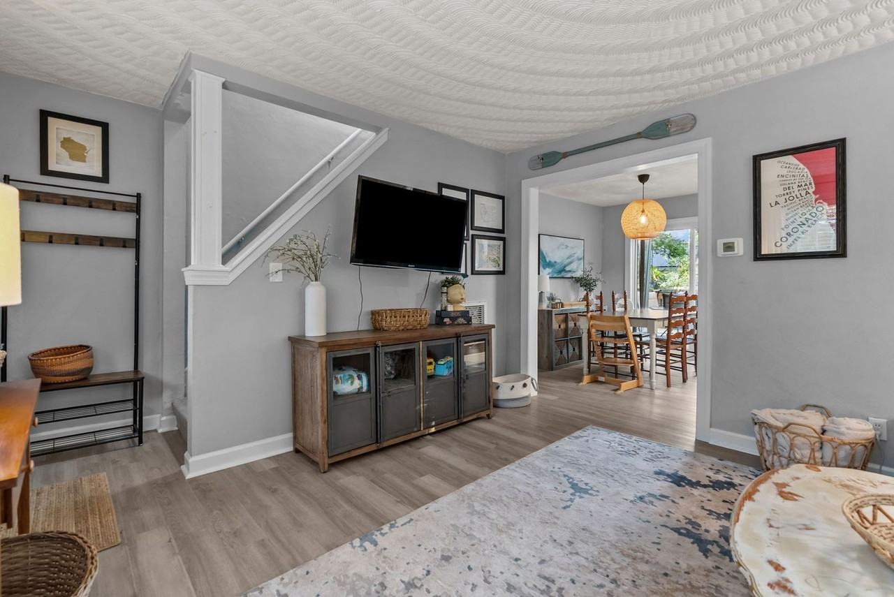 424 E Ocean Ave - Photo 3 of 33