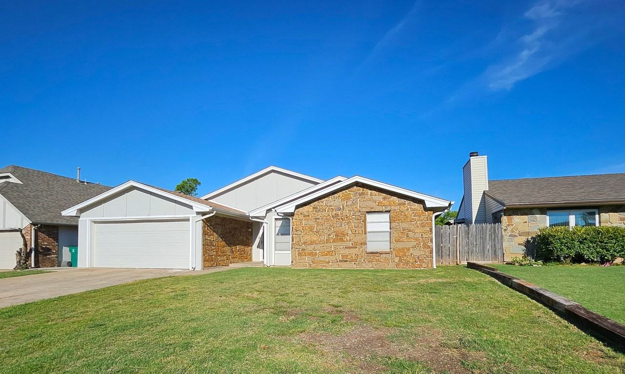 10029 South Fairview Drive - Photo 2 of 26