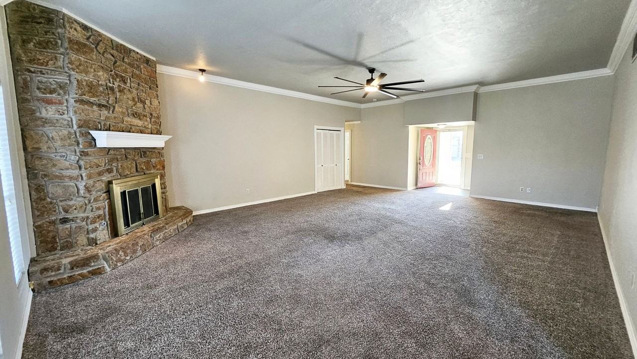 10029 South Fairview Drive - Photo 7 of 26