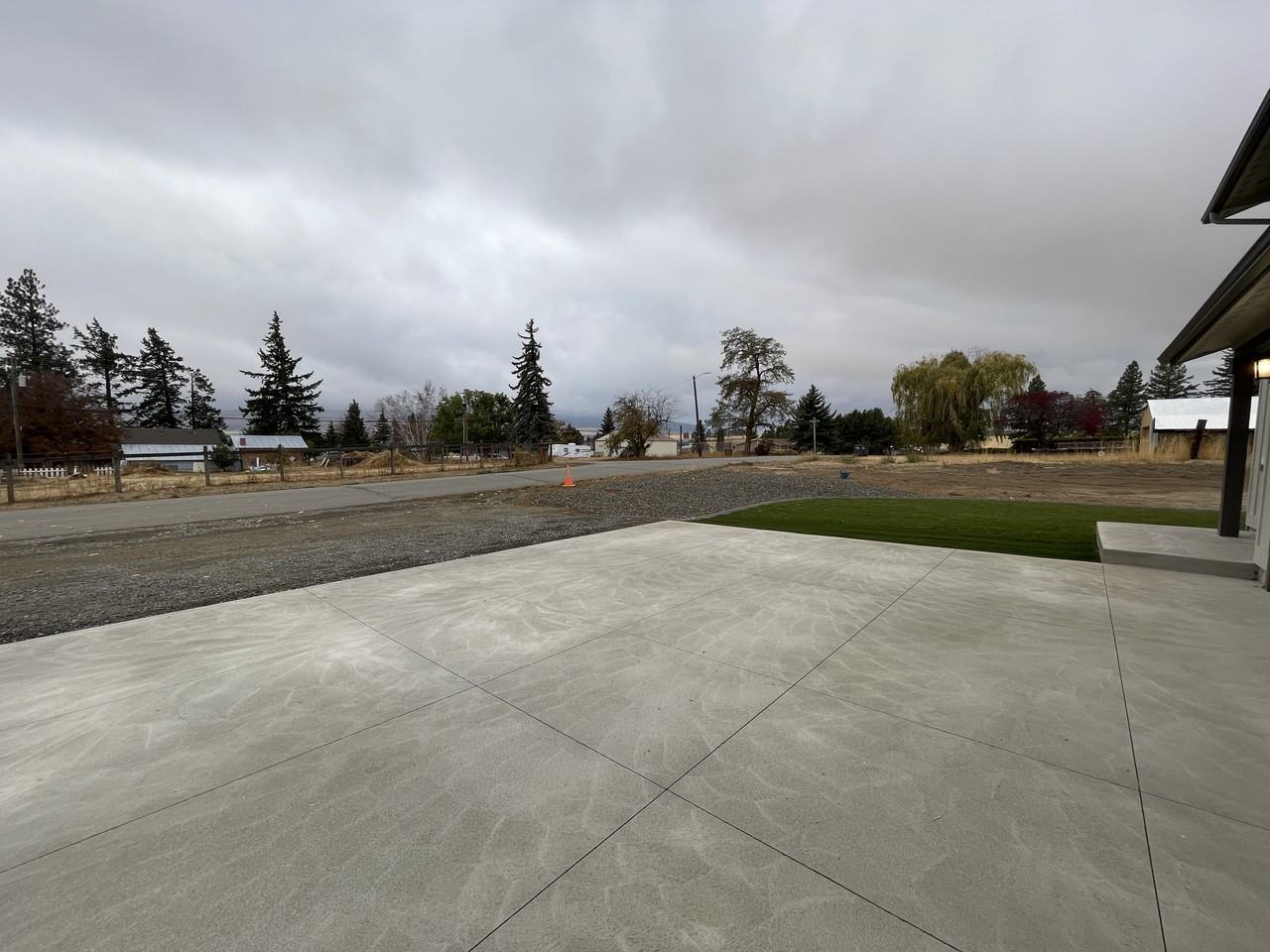 411 West Poplar Street - Photo 6 of 42