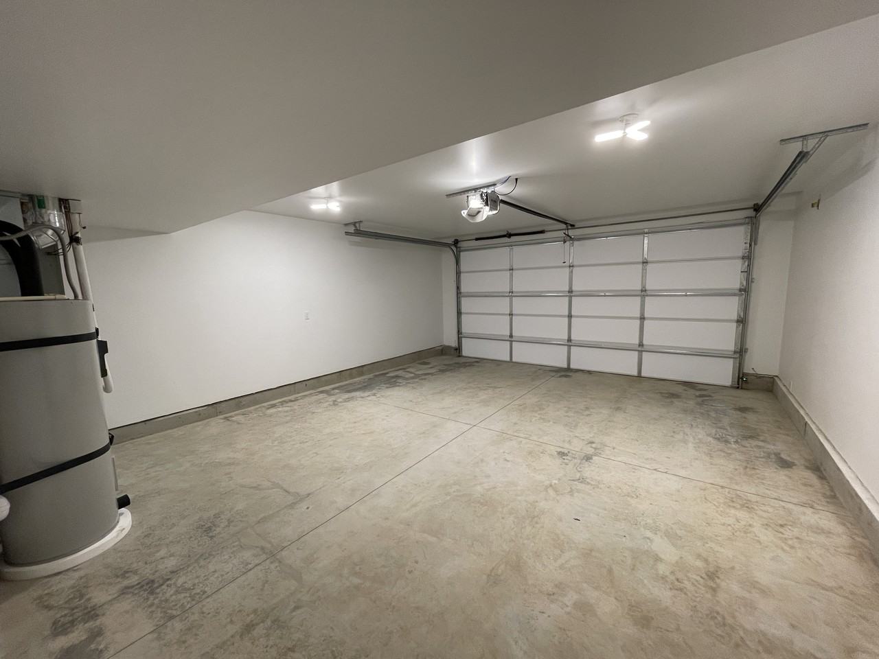 411 West Poplar Street - Photo 7 of 42