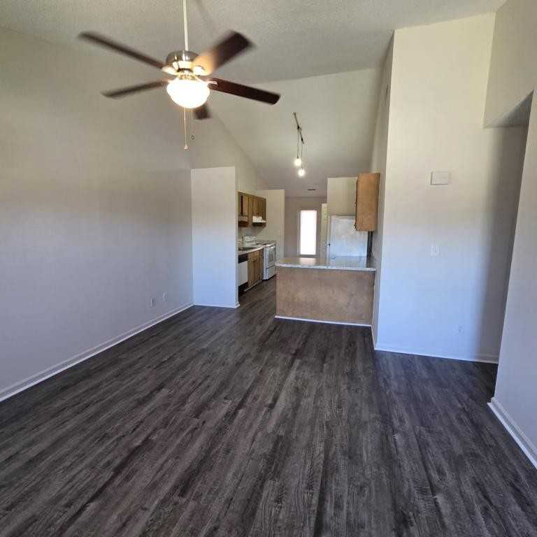 1214 Peyton Cir - Photo 2 of 13