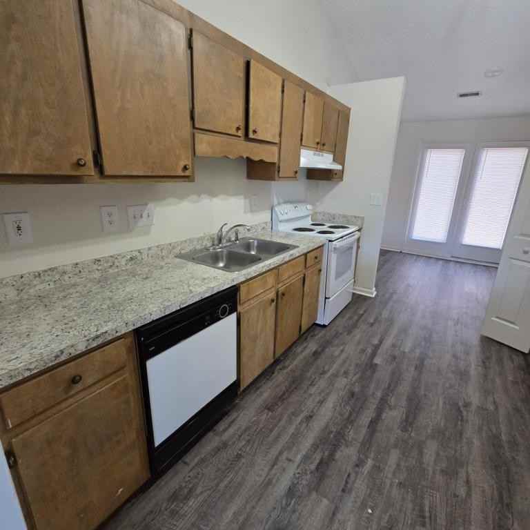 1214 Peyton Cir - Photo 3 of 13