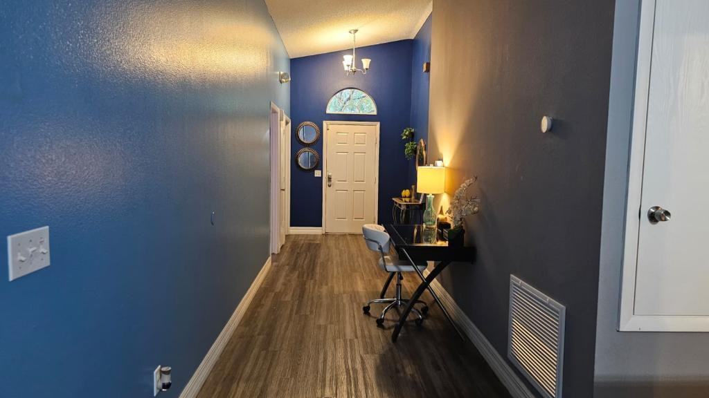 510 Castlemain Cir - Photo 2 of 32