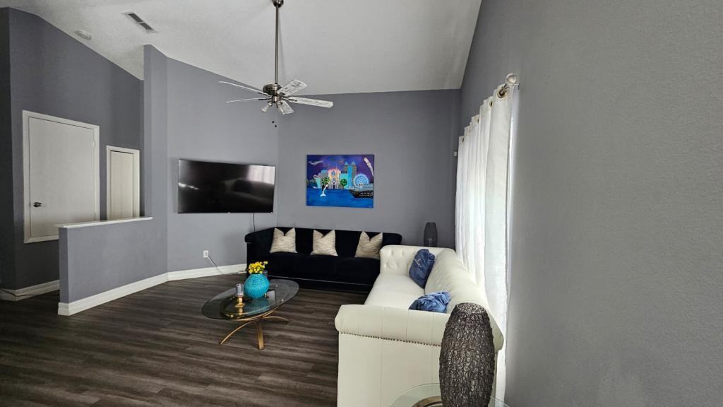 510 Castlemain Cir - Photo 3 of 32