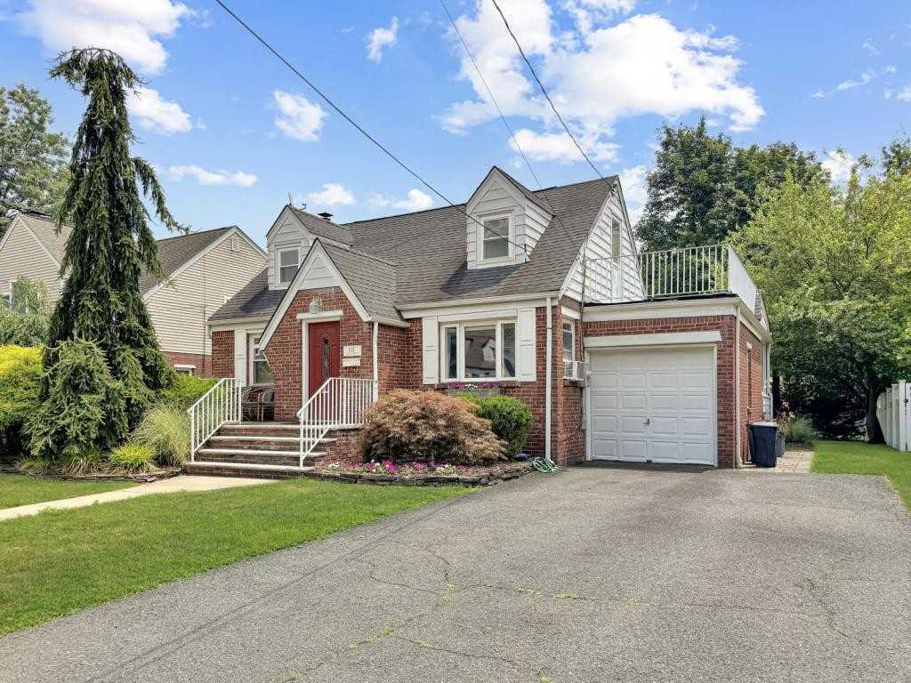 11-02 Charles St - Photo 2 of 15