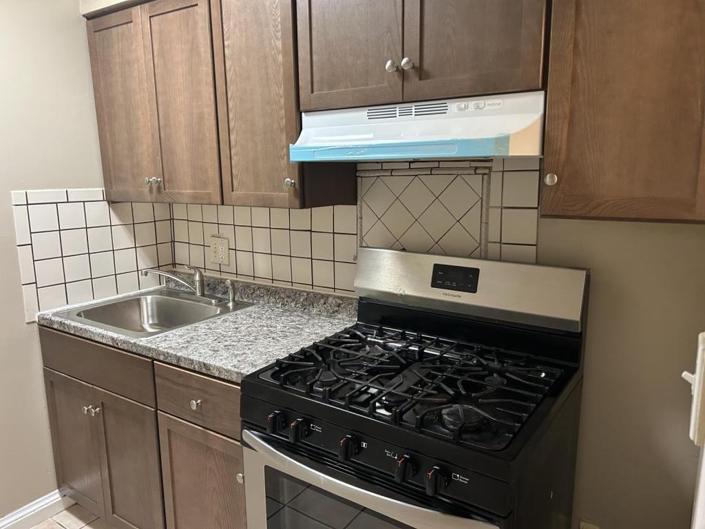 45 Missouri Avenue Northwest - Photo 3 of 6