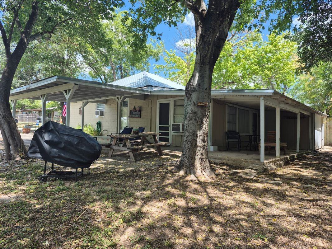 810 Cypress St - Photo 3 of 9