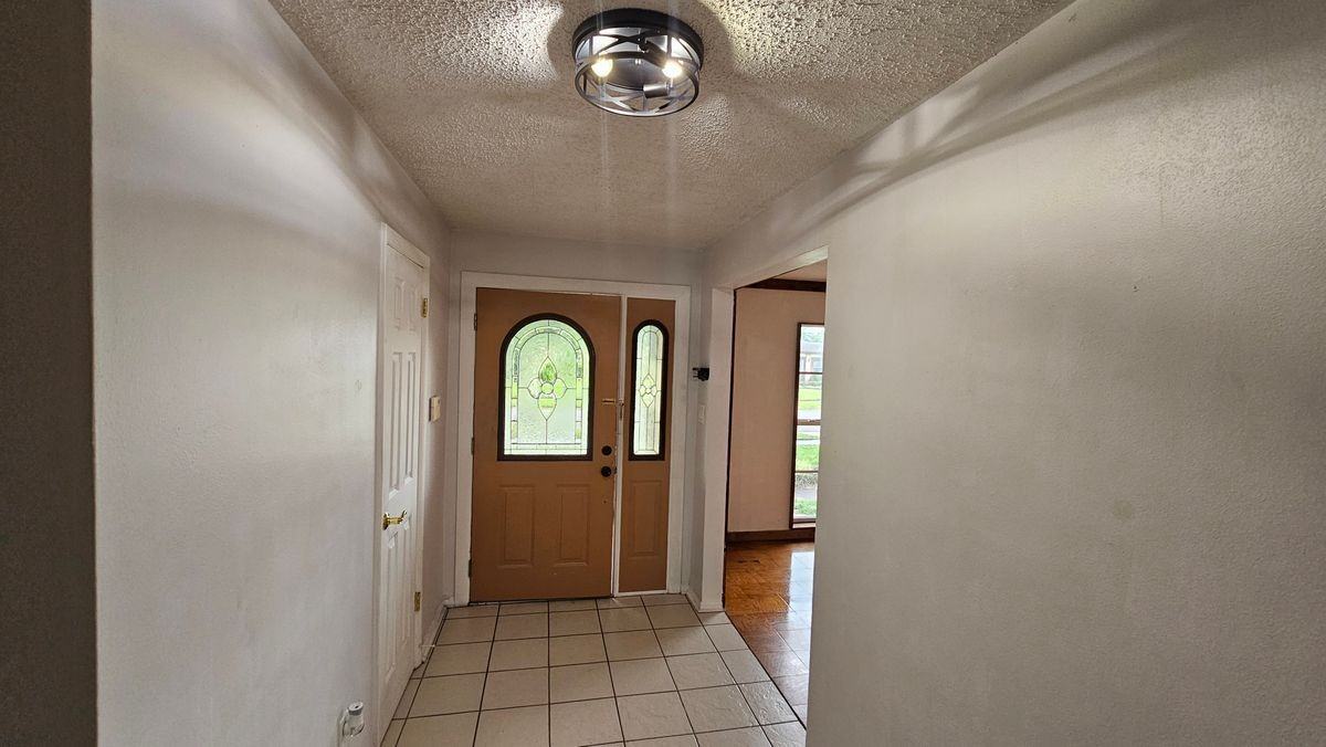 1608 Watrous Dr - Photo 3 of 16