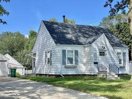 featured image of 1524 W Clark St