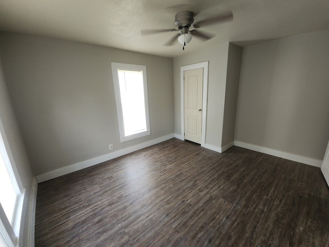 706 Ash St - Photo 3 of 25