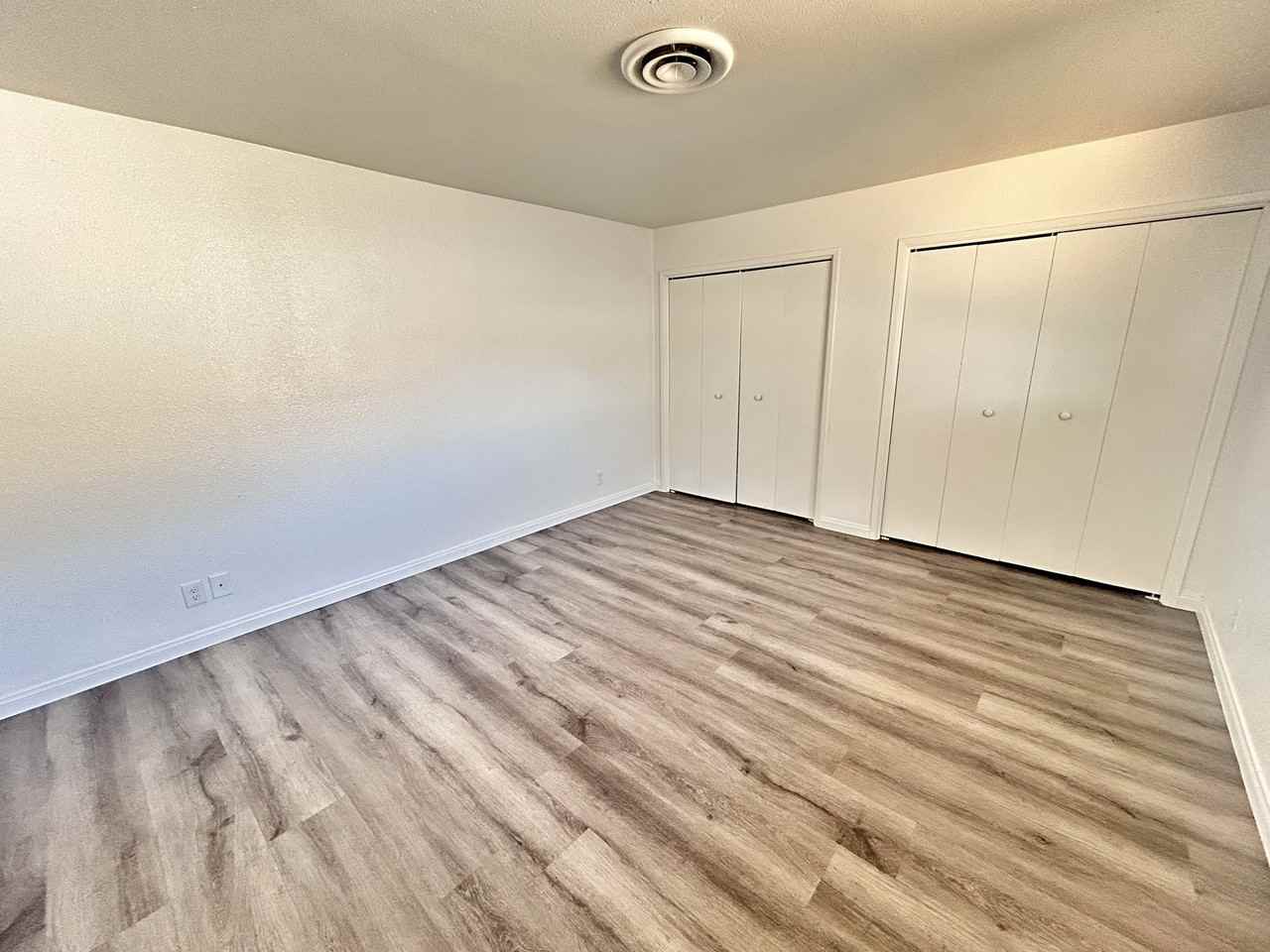 28057 Washington Ave - Photo 2 of 25