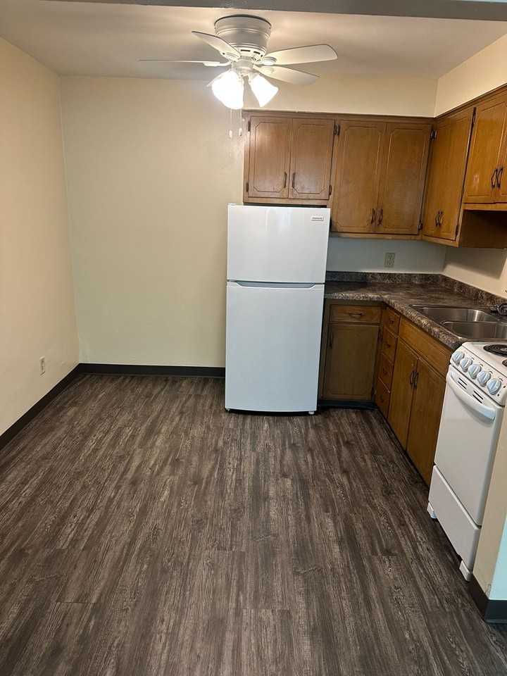 1508 16th St Se #4 - Photo 2 of 7