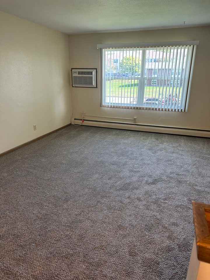 1508 16th Street Southeast #5 - Photo 5 of 9