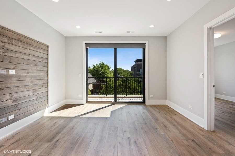 3720 N Ashland Ave #302 - Photo 4 of 15