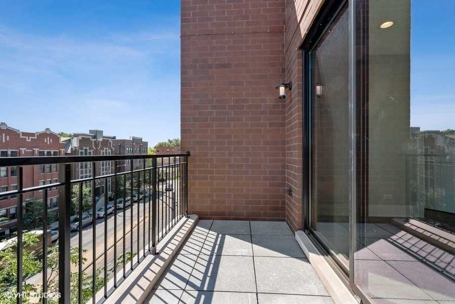 3720 N Ashland Ave #302 - Photo 5 of 15