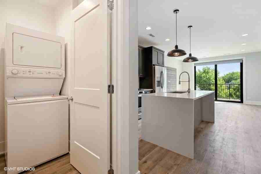3720 N Ashland Ave #302 - Photo 2 of 15