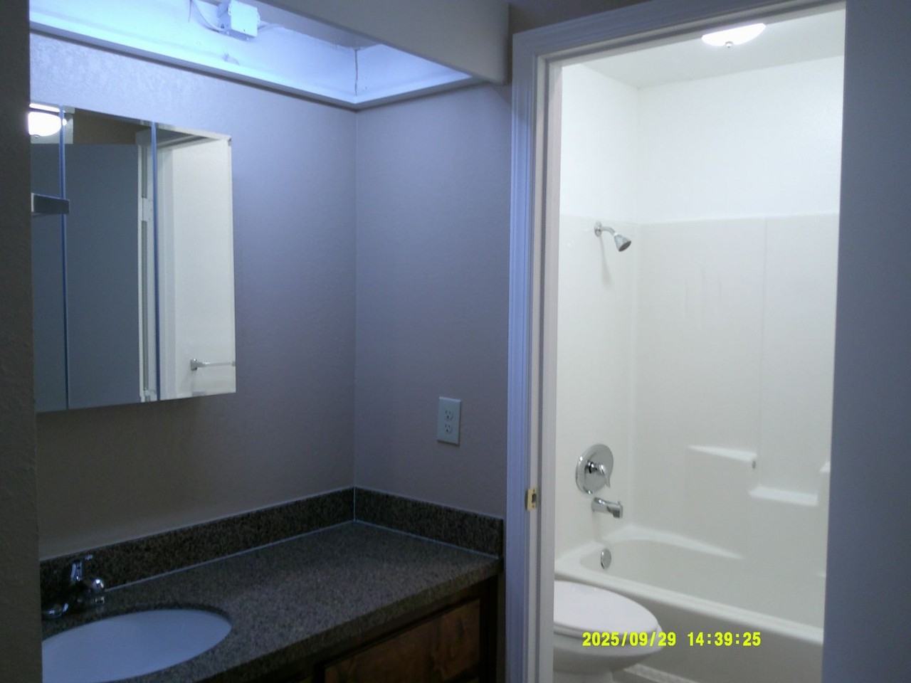 Irish Hills Hamlet Apartments - Photo 5 of 6