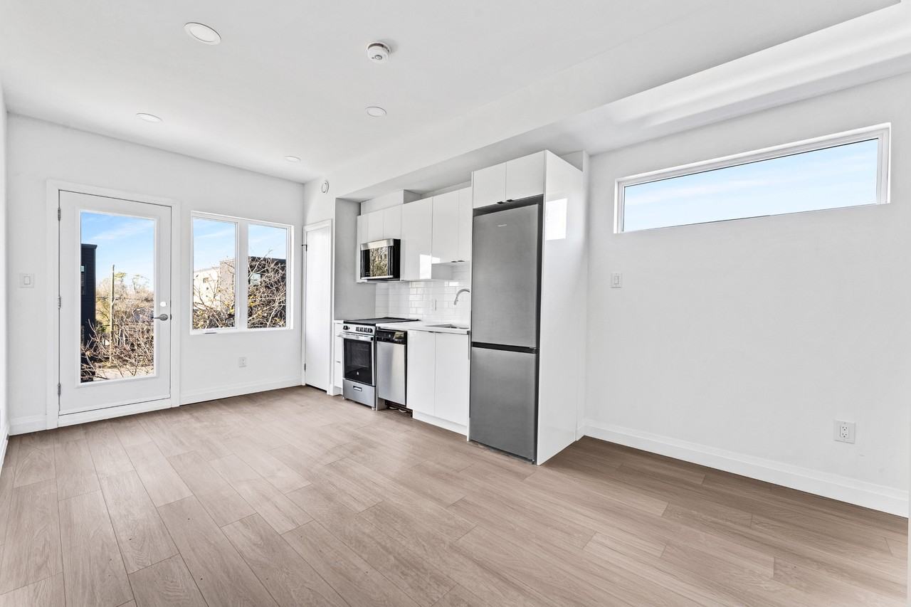 368 Tweedsmuir Avenue - Photo 2 of 46