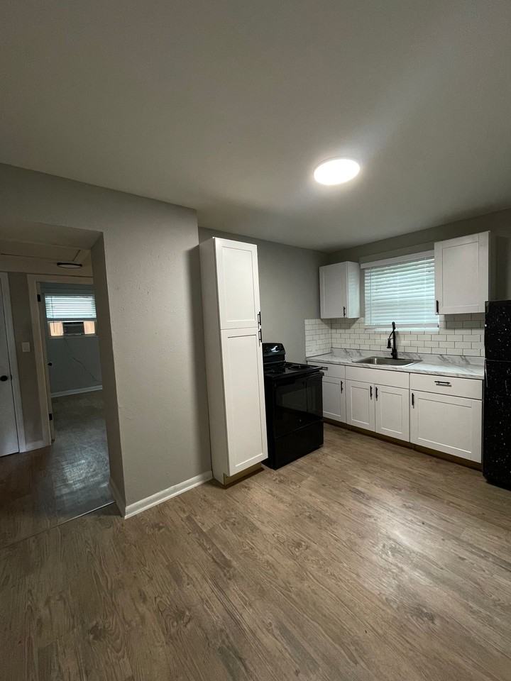 Jax 1359 W 15th LLC - Photo 2 of 10