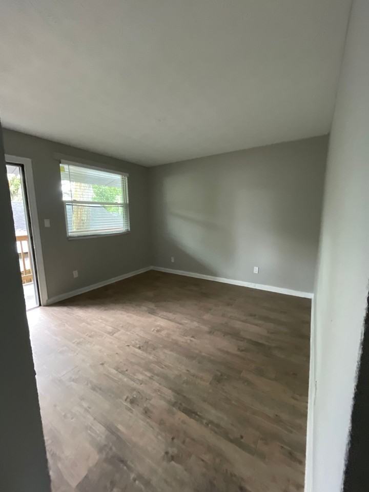Jax 1359 W 15th LLC - Photo 7 of 10
