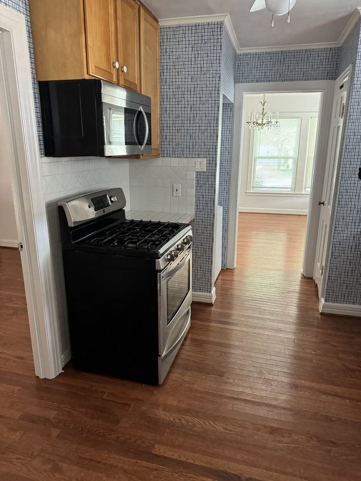 3525 Stadium Dr - Photo 2 of 20