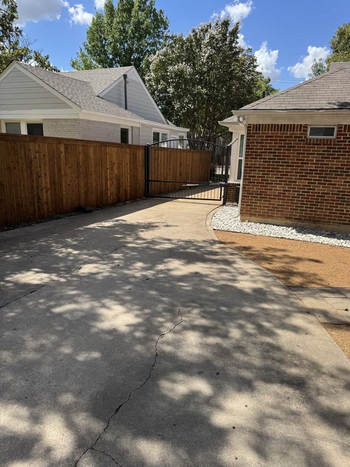 3525 Stadium Dr - Photo 3 of 20