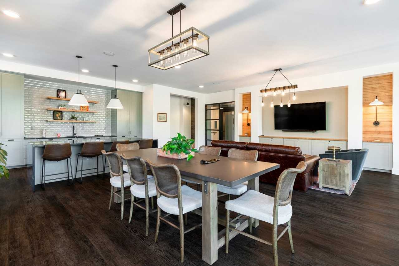 Bottling Plant - Photo 5 of 39