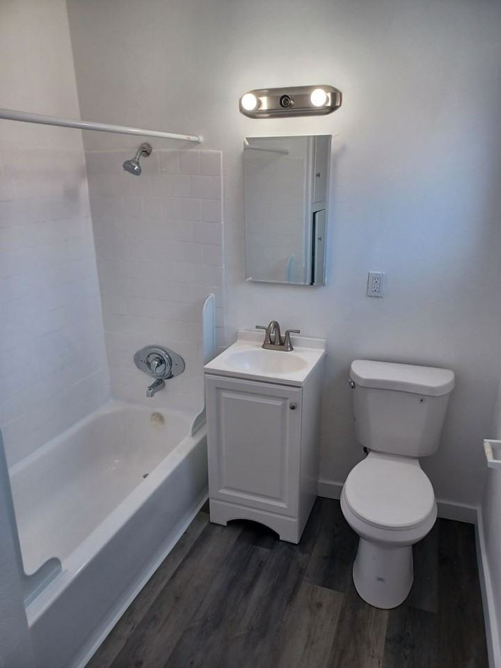 923-927 S Standard Ave - Photo 2 of 14