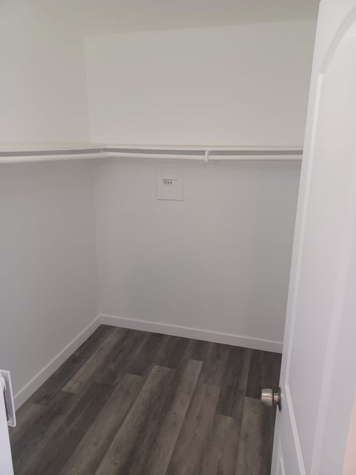 923-927 S Standard Ave - Photo 3 of 14