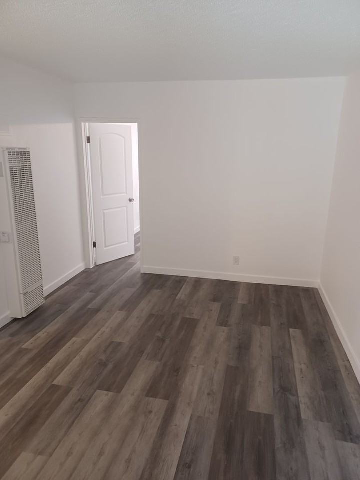 923-927 S Standard Ave - Photo 5 of 14