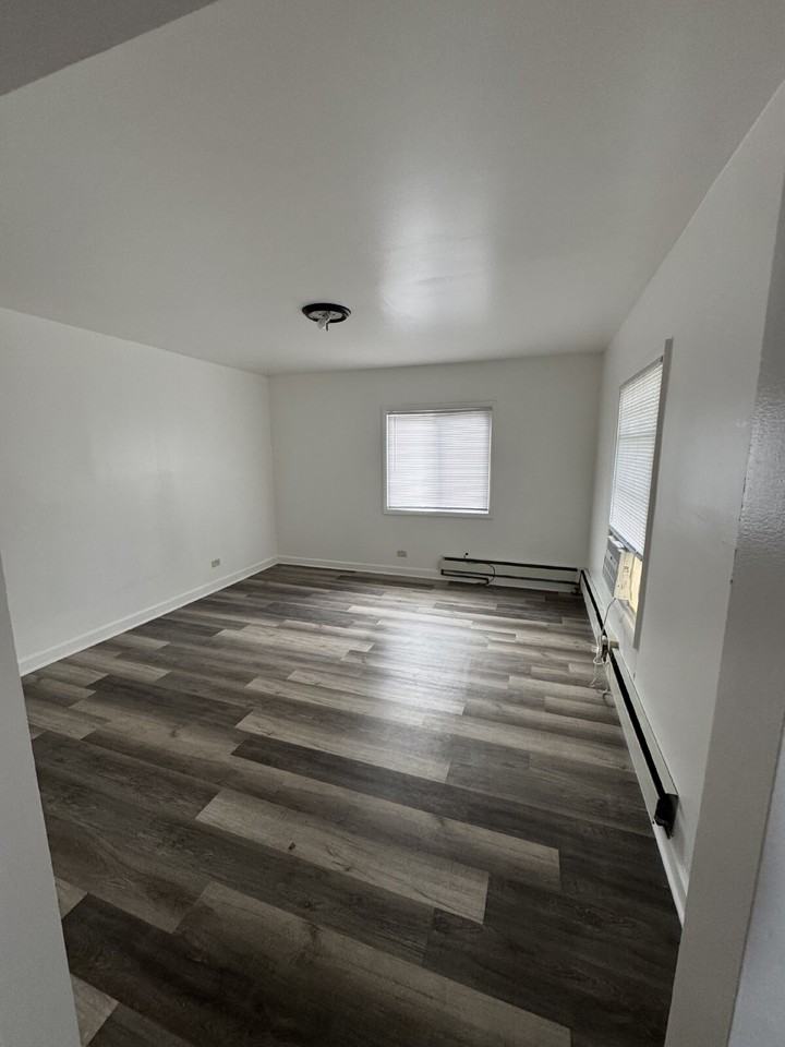 218 West 16th Street - Photo 4 of 18