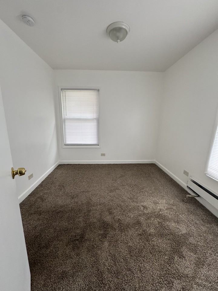 218 West 16th Street - Photo 5 of 18