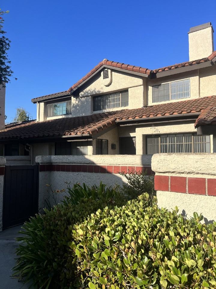 480 Las Palomas Dr - Photo 3 of 26