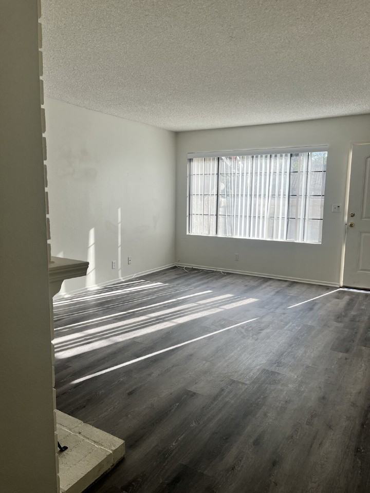 480 Las Palomas Dr - Photo 4 of 26