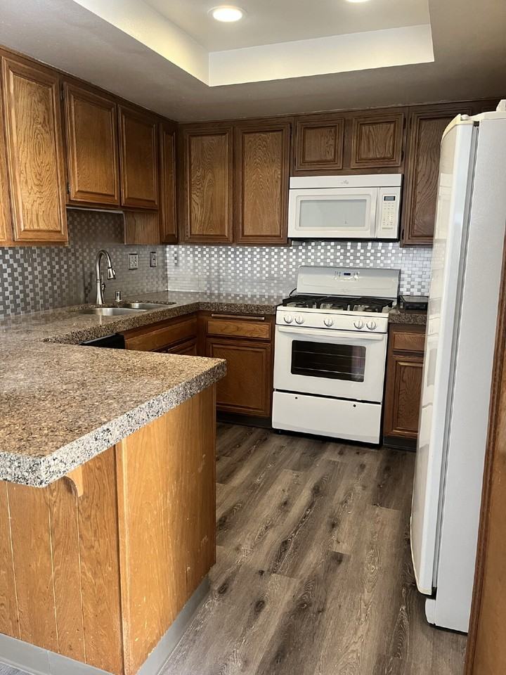 480 Las Palomas Dr - Photo 7 of 26