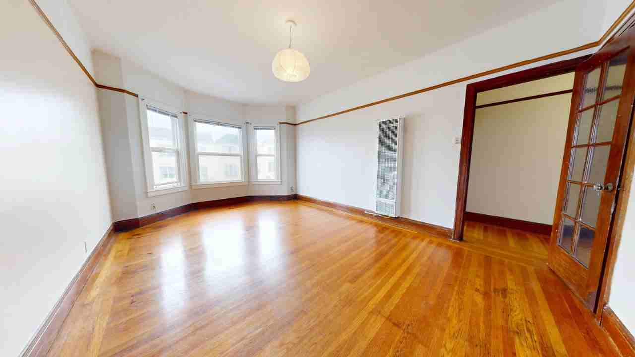 2233 Judah St - Photo 2 of 15