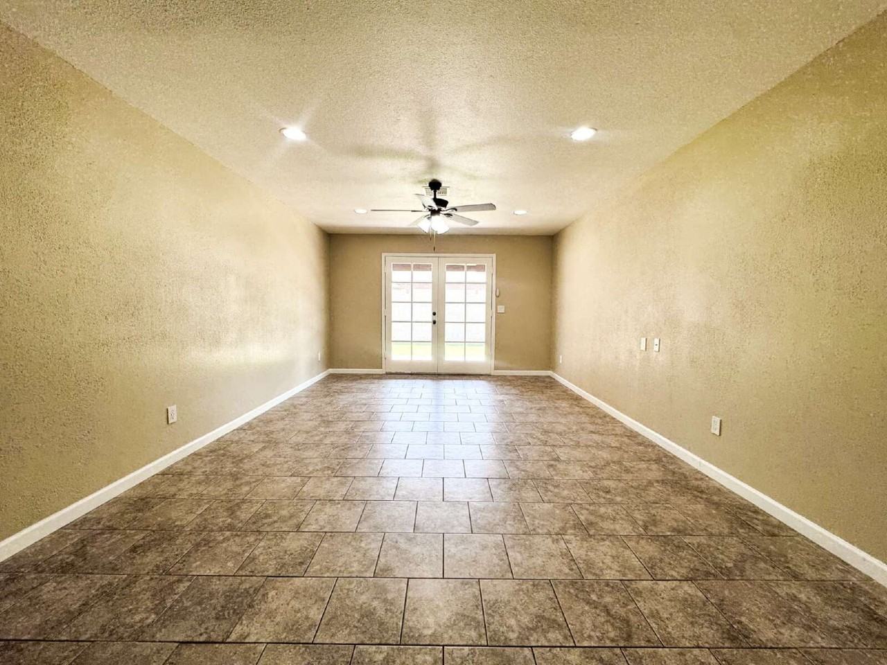 1641 W Hillside Pl - Photo 4 of 30