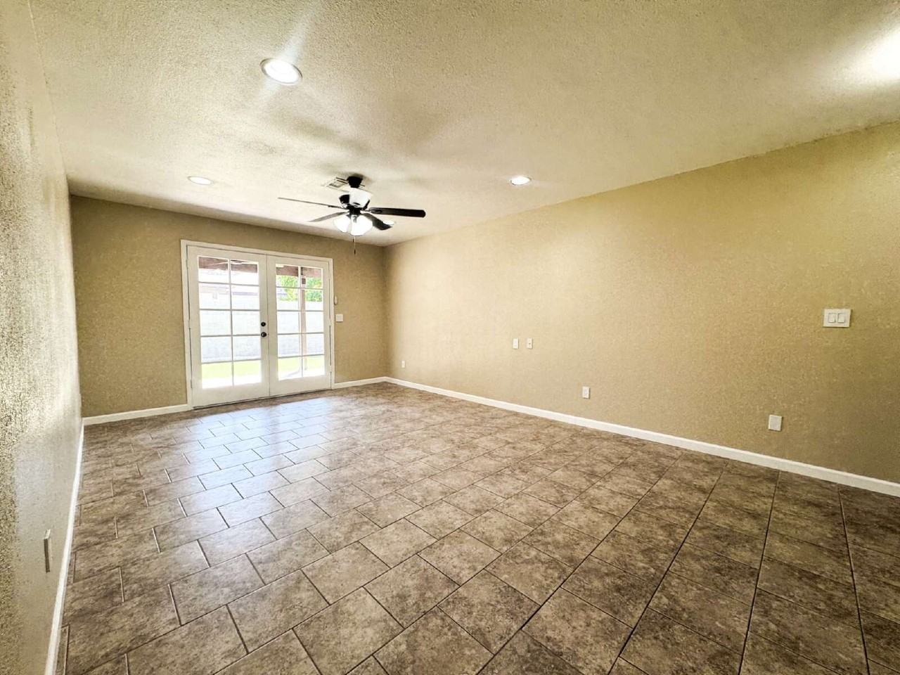 1641 W Hillside Pl - Photo 6 of 30
