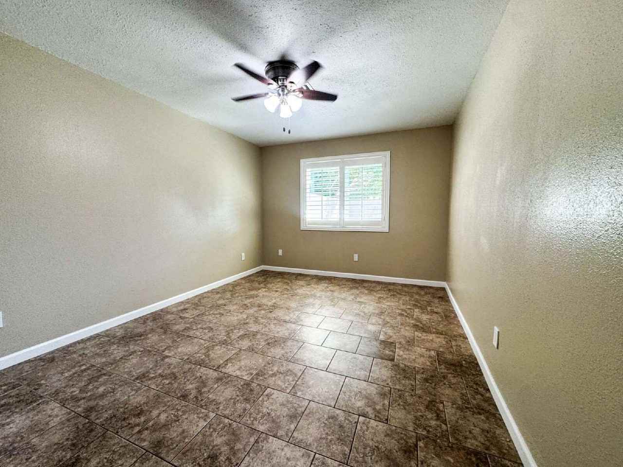 1641 W Hillside Pl - Photo 7 of 30