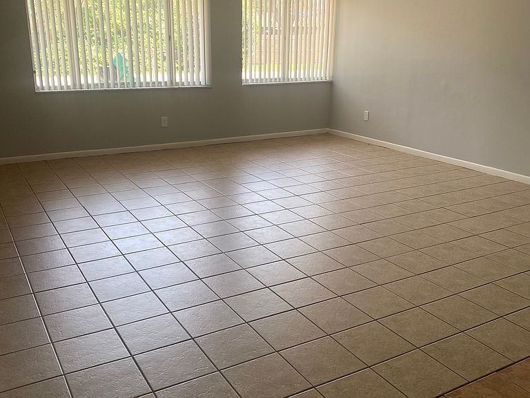 2611 Holly Rd - Photo 3 of 10