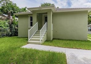 305 W Gladys St - Photo 1 of 1