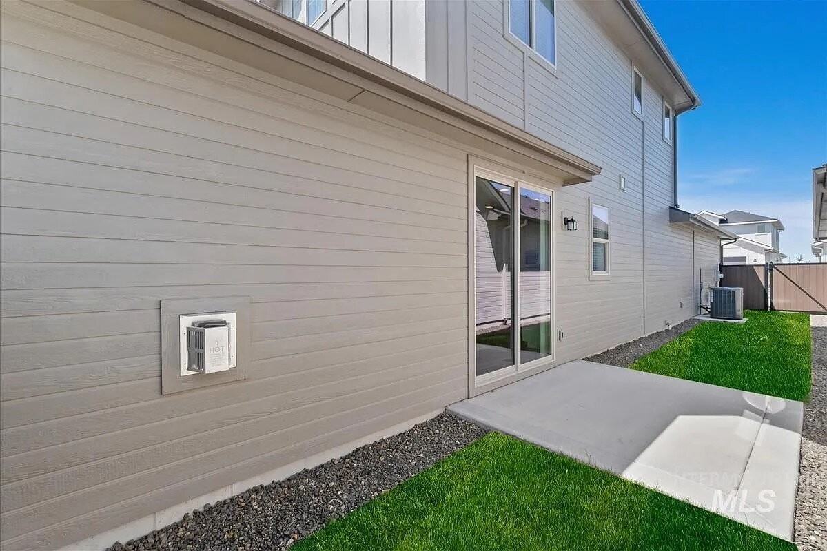 2300 E Valensole St - Photo 5 of 25