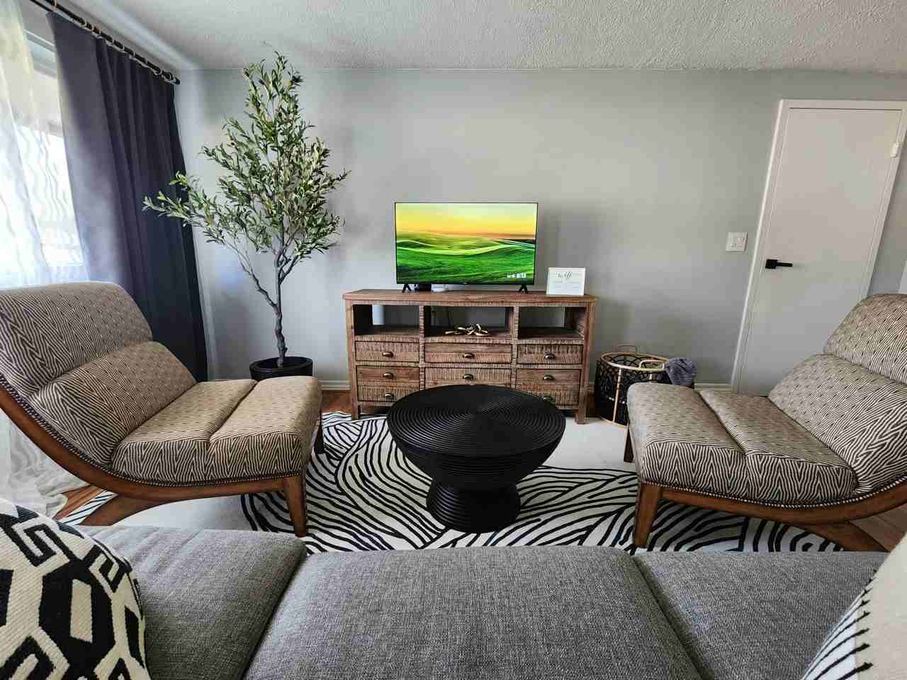 3915 Utica Dr - Photo 3 of 3