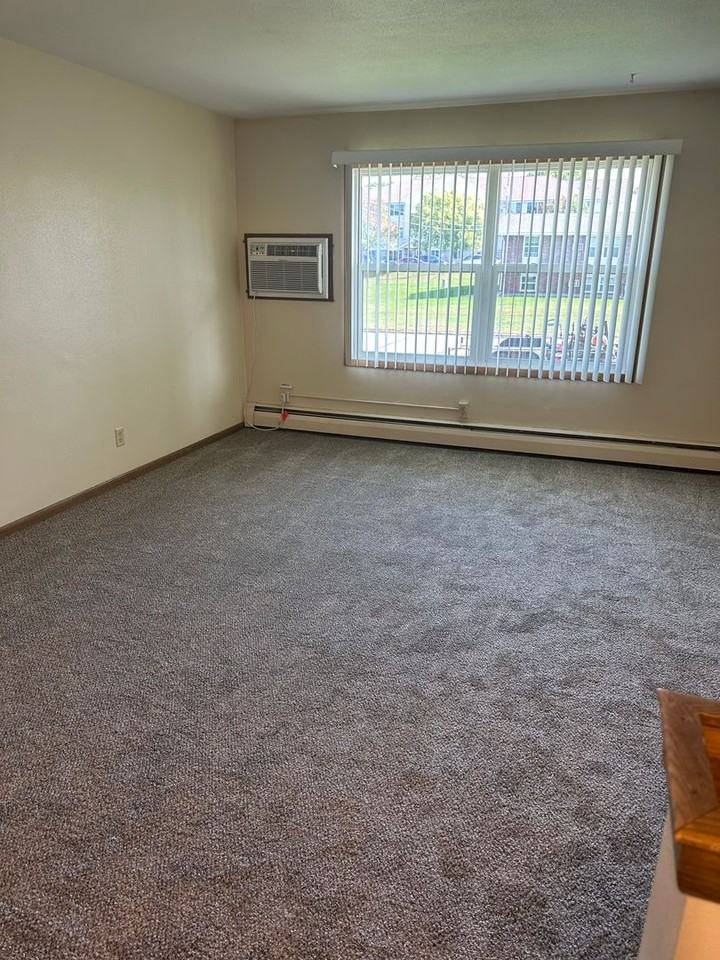 1610 University Dr Se #5 - Photo 4 of 9