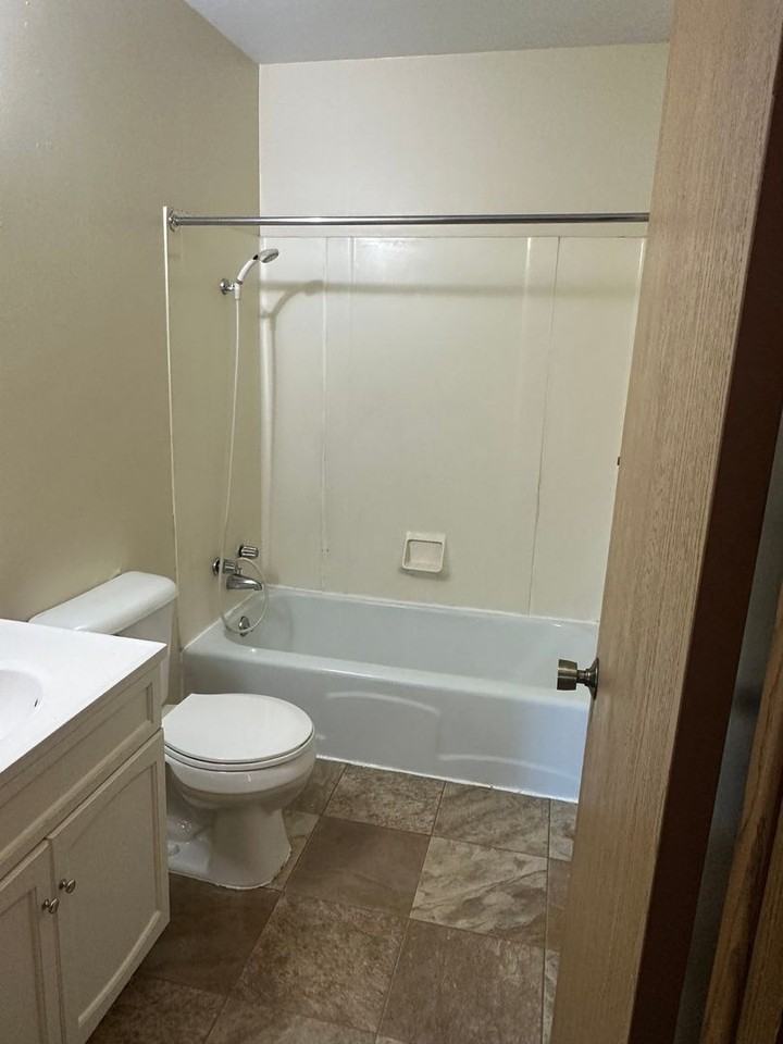 1610 University Dr Se #5 - Photo 6 of 9