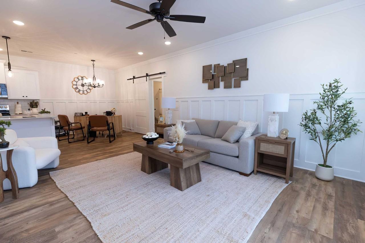 The Emerson at Commonwealth - Photo 2 of 17