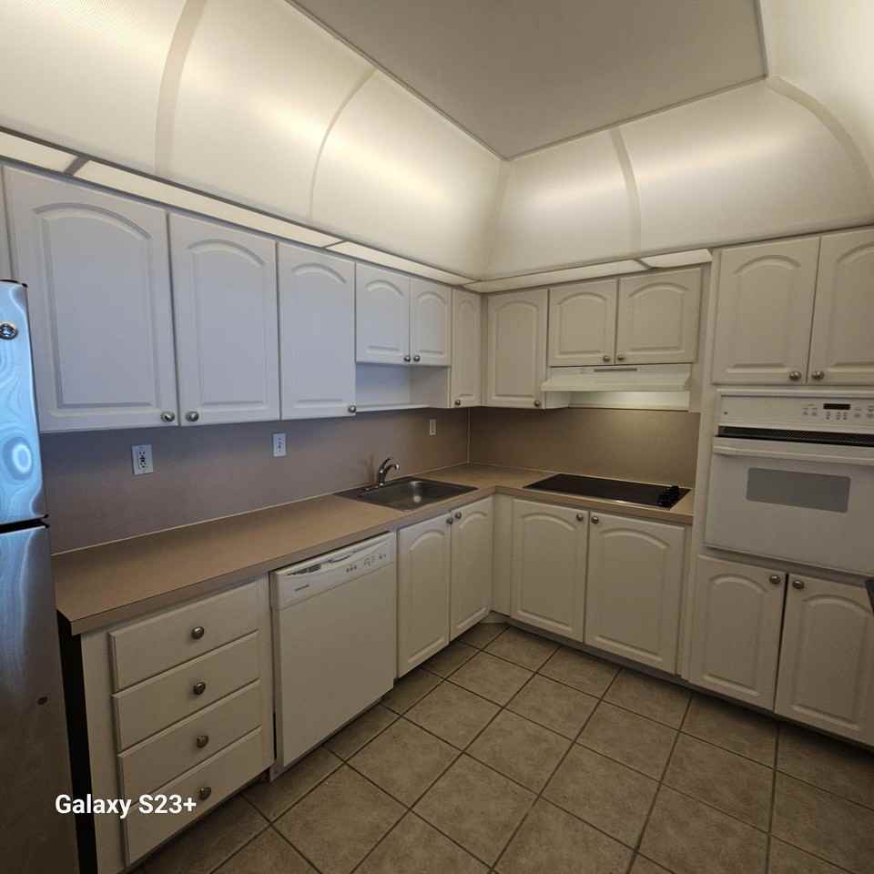 19390 Collins Ave #255 - Photo 2 of 22